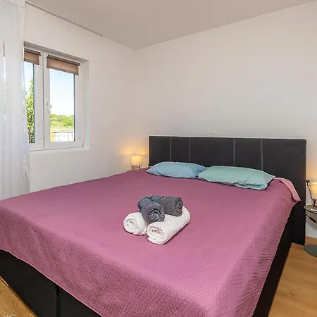 1 Bedroom Lovely In بولا