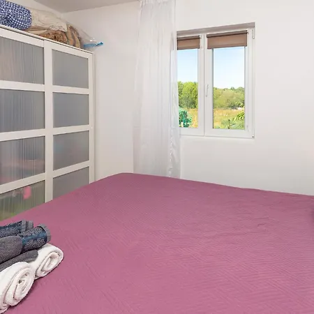 Stunning Home In Pula With Wifi