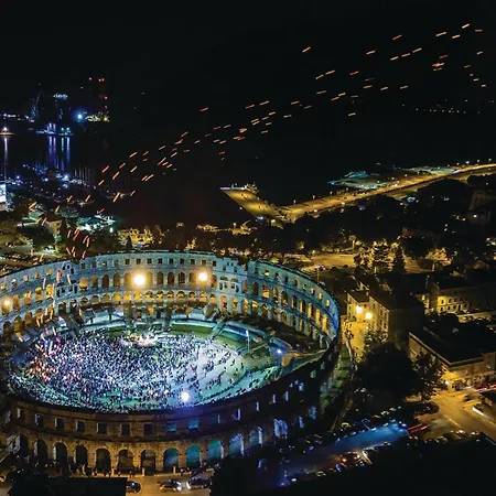 1 Bedroom Lovely In *