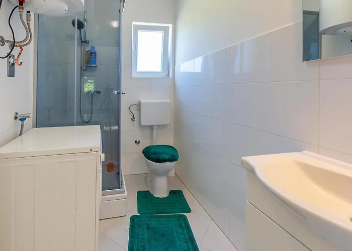 1 Bedroom Lovely In *