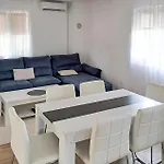 Holiday home Lovely In With Wifi *