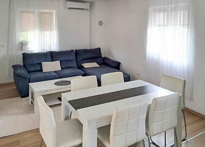 Nyaraló 1 Bedroom Lovely In *